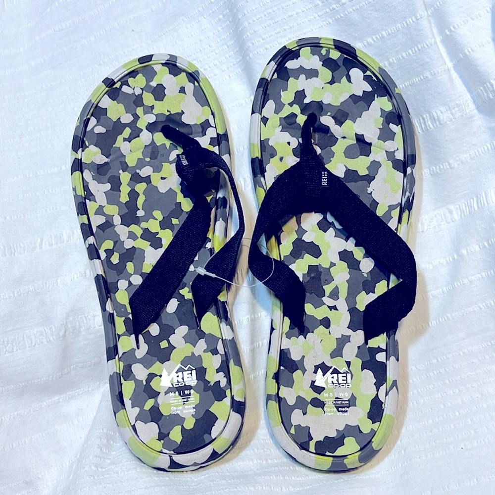 NWOT REI Coop Flip Flop SANDALS Recycled Scraps Sustainable Men’s 8 Women’s 9